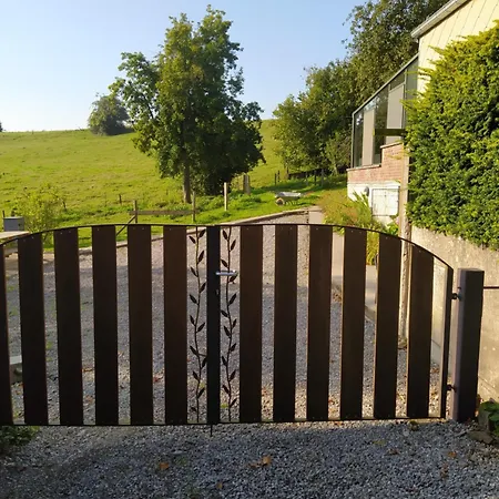 Au Fil Des Champs Berzee