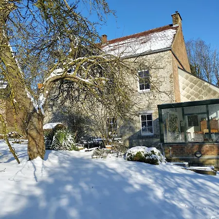 Au Fil Des Champs Bed & Breakfast Berzee